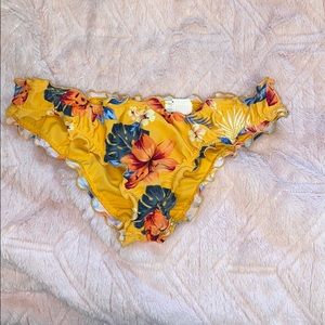 Ruffle bikini bottom ruffle (cheeky)